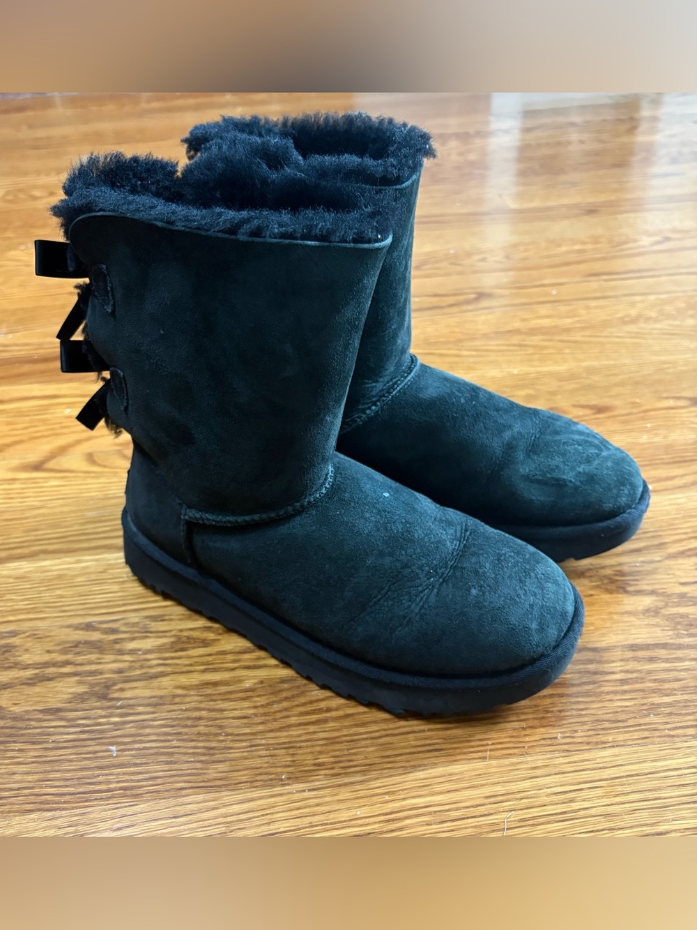 UGG Bailey Bow Black Suede Shearling Boots Women’s Size 7 winter